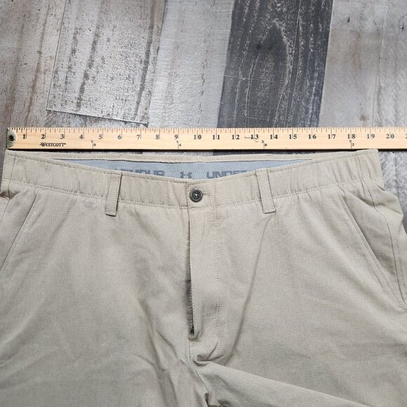 Mens Under Armour size 40 Vented Beige Loose Heat Gear Flat Front Golf Shorts - Picture 7 of 9